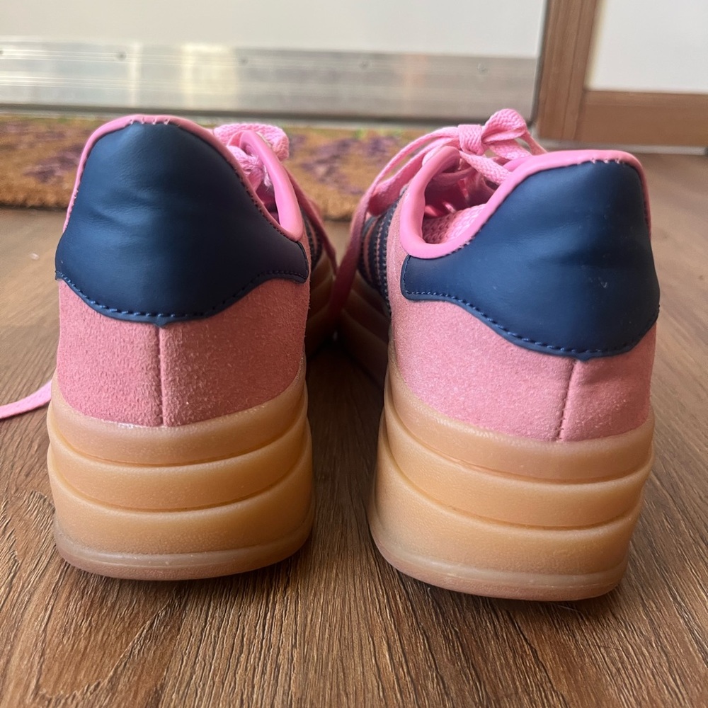 Adidas Gazelles, women’s 8.5 - Picture 4 of 12